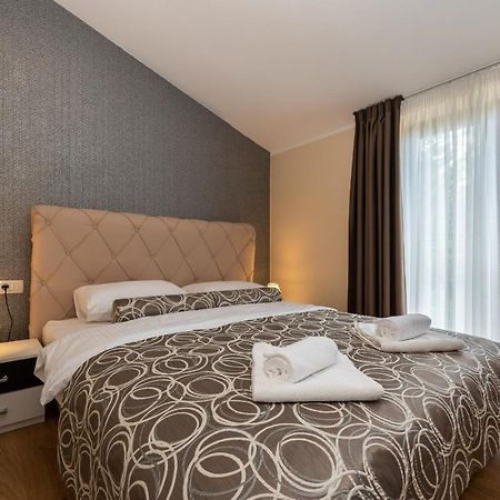 Hotel Tomazici Santalezi 외부 사진