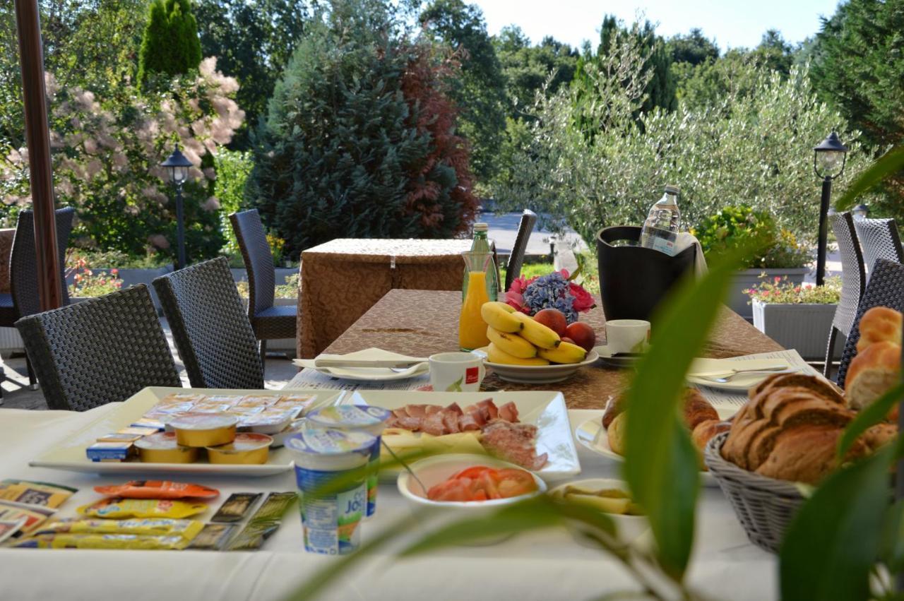 Hotel Tomazici Santalezi 외부 사진