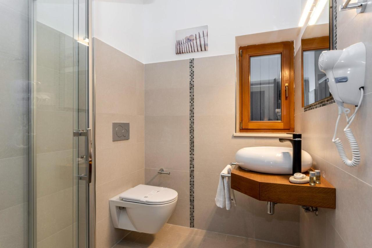 Hotel Tomazici Santalezi 외부 사진