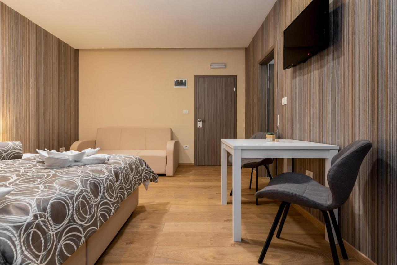 Hotel Tomazici Santalezi 외부 사진