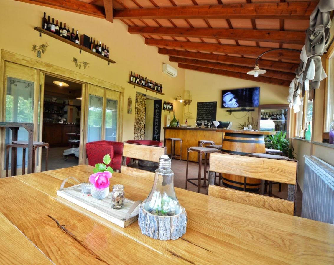 Hotel Tomazici Santalezi 외부 사진