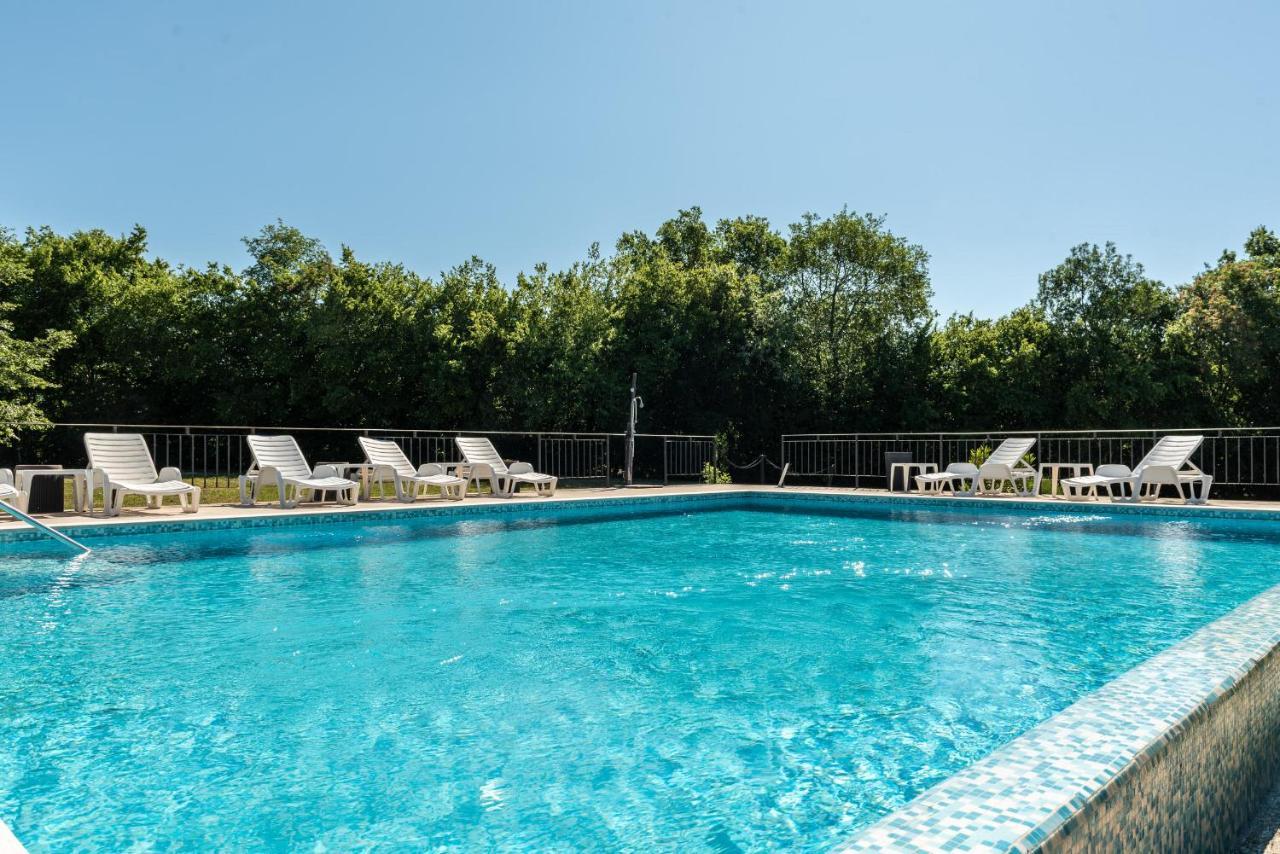 Hotel Tomazici Santalezi 외부 사진