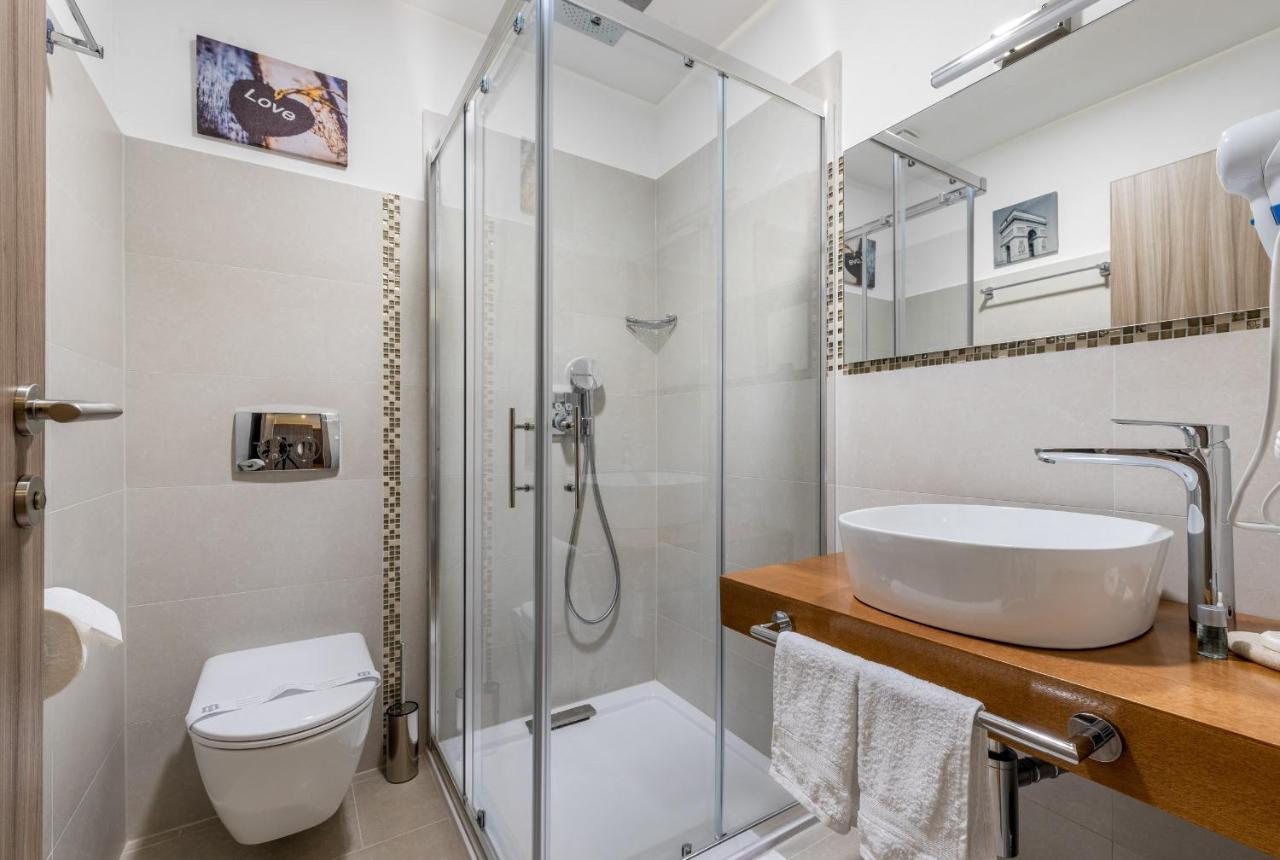Hotel Tomazici Santalezi 외부 사진