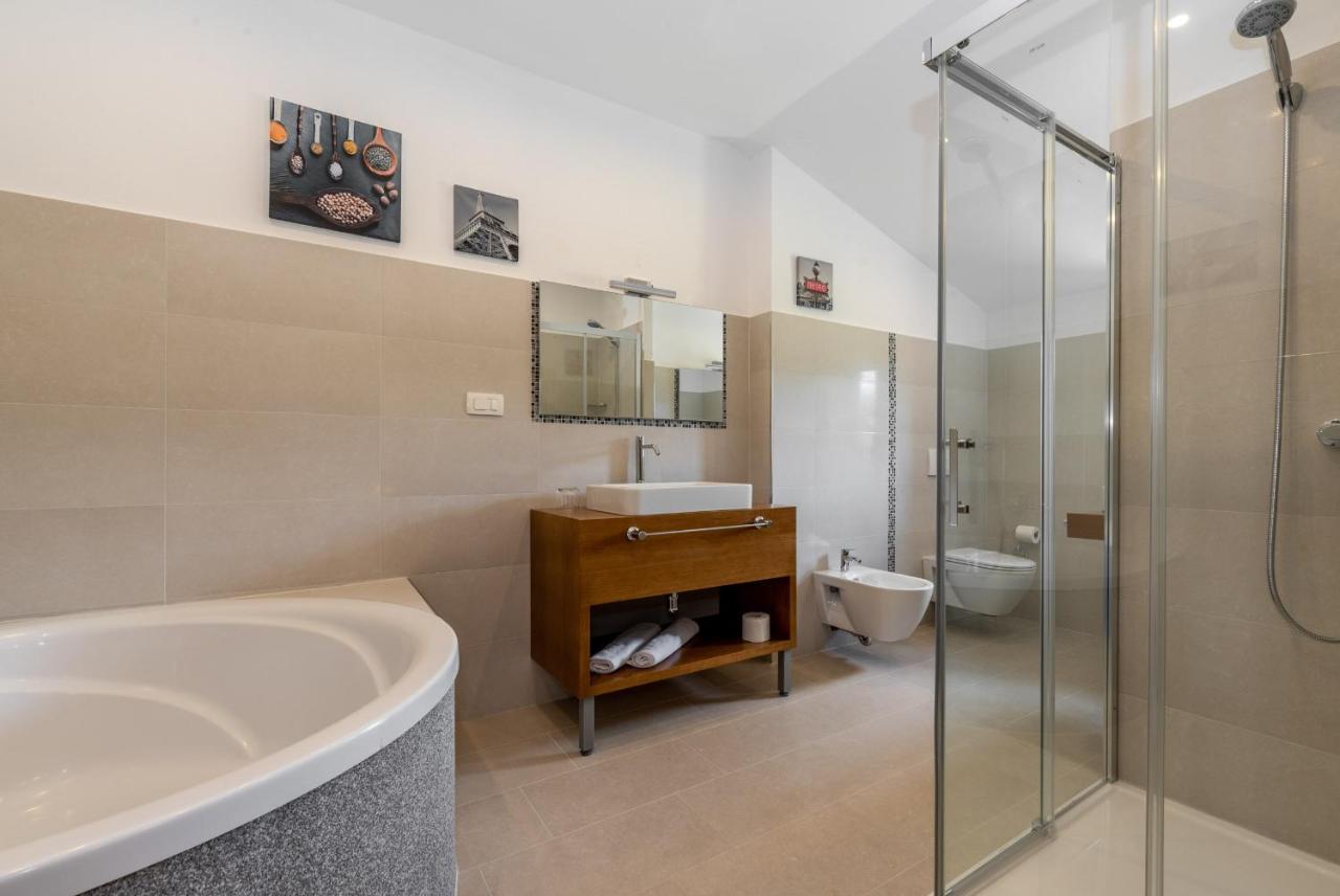 Hotel Tomazici Santalezi 외부 사진